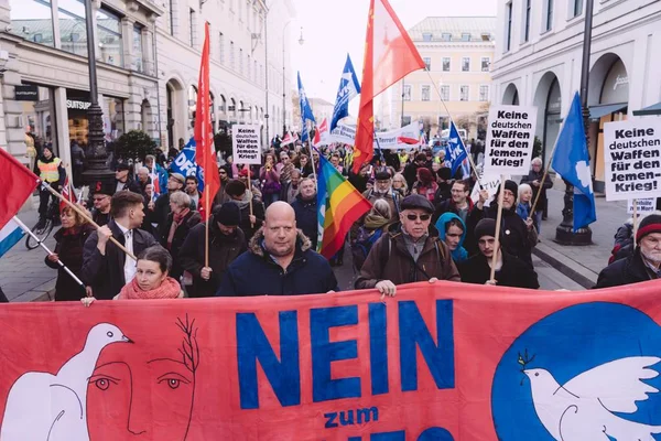 Munich Alemania Febrero 2020 Protesta Antibélica Antimilitar Alemania Las Pancartas — Foto de Stock
