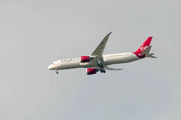 London Ηνωμενο Βασιλειο Απρ 2017 Αεροπλάνο Virgin Atlantic Dreamliner Πλησιάζει — Φωτογραφία Αρχείου