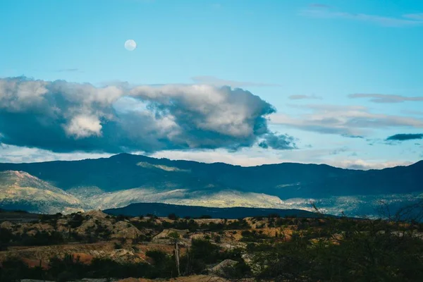 Las Nubes Oscuras Sobre Las Colinas Rocosas Desierto Tatacoa Colombia — Foto de Stock