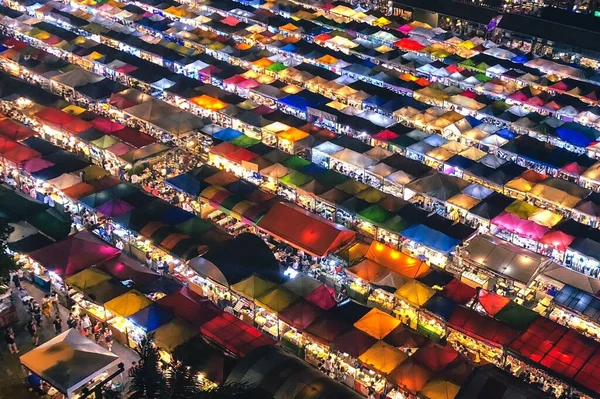 Una Toma Aérea Coloridas Tiendas Campaña Con Luces Encendidas —  Fotos de Stock