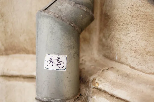 Adesivo Símbolo Bicicleta Branca Tubo Bico Chuva Para Baixo — Fotografia de Stock