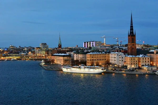 Budynki Jezioro Wieczorem Sztokholmie — Zdjęcie stockowe