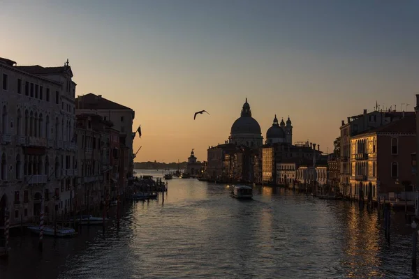 Eine Weitwinkelaufnahme Der Gallerie Dell Accademia Wasser Venedig Italien — Stockfoto