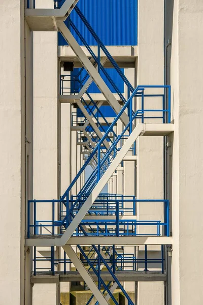 Mehrere Treppen Eines Gebäudes Nebeneinander — Stockfoto