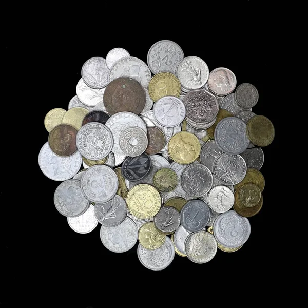 Високий Кут Відстрілу Багатьох Німецьких Монет Ізольованих Чорному Фоні — стокове фото