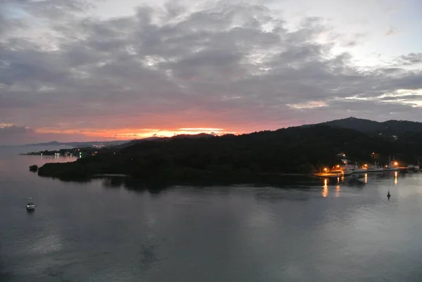 Eine Luftaufnahme Des Ufers Einer Insel Die Bei Sonnenuntergang Von — Stockfoto