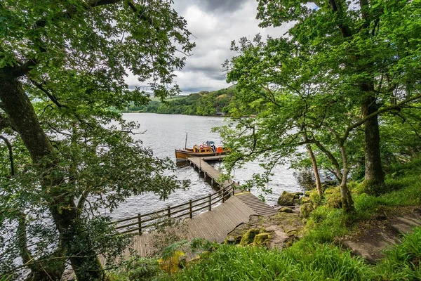 Barco Atracado Cais Inchcailloch Island Meio Loch Lomond Escócia — Fotografia de Stock