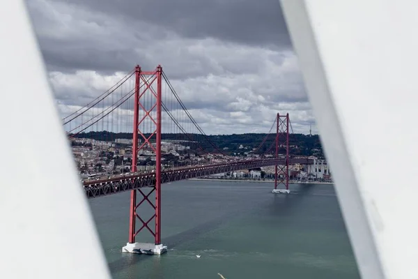 Tiro Bonito Vigésimo Quinto Ponte Abril Portugal Com Céu Cinzento — Fotografia de Stock