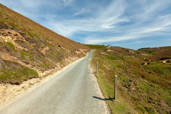 Uma Bela Vista Estrada País Cornwall Reino Unido Sob Céu — Fotografia de Stock