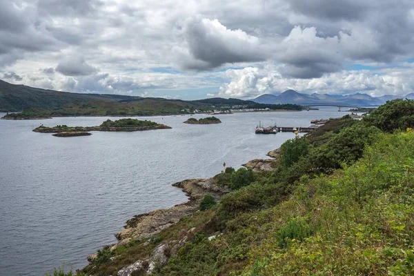 卢瓦尔什岛凯尔附近的海景 桥与苏格兰斯凯岛相连 — 图库照片