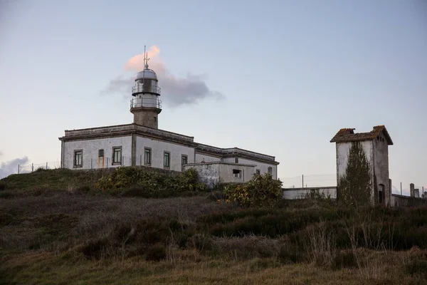 Eine Schöne Aufnahme Des Larino Leuchtturms Auf Einem Hügel Galicien — Stockfoto