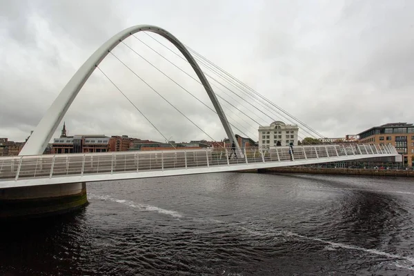 Die Schöne Aufnahme Einer Modernen Millennium Bridge Newcastle Einem Düsteren — Stockfoto