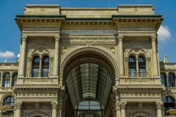 Galleria Vittorio Emanuele Pod Słońcem Błękitne Niebo Mediolanie Włoszech — Zdjęcie stockowe