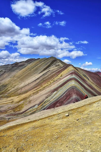 Gündüz Vakti Uchullujllo Peru Daki Ünlü Gökkuşağı Dağı Nın Dikey — Stok fotoğraf