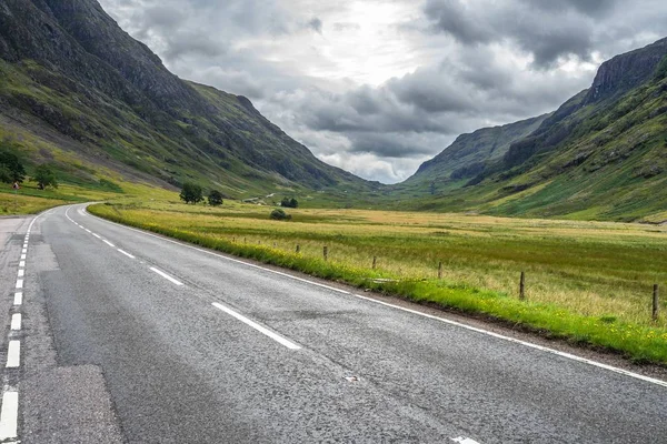 Route Panoramique Dans Vallée Glencoe Avec Ciel Nuageux Spectaculaire Highlands — Photo