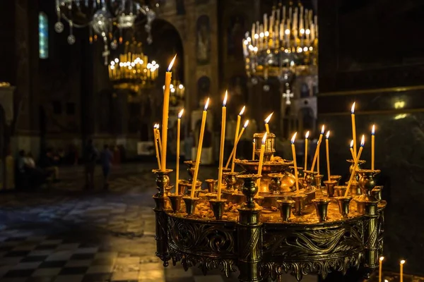 Une Photo Grand Angle Chandelles Allumées Dans Cathédrale Alexandre Nevski — Photo