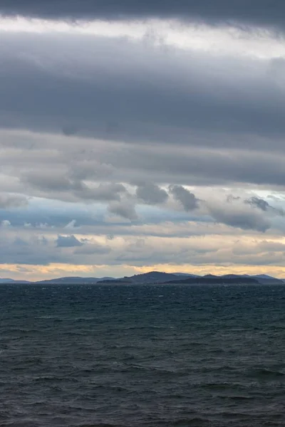 Una Vista Impresionante Del Mar Las Nubes Durante Amanecer — Foto de Stock