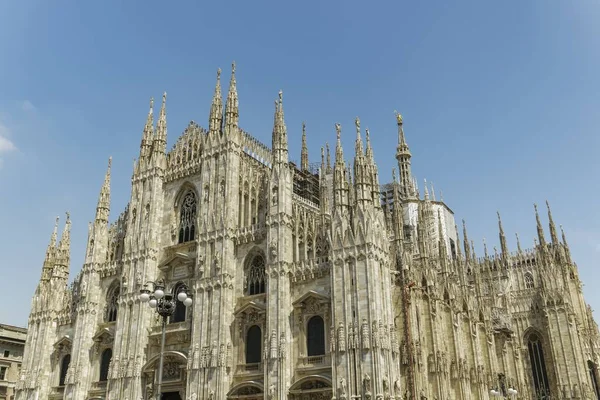 Міланський Собор Під Блакитним Небом Сонячним Світлом Мілані Італія — стокове фото