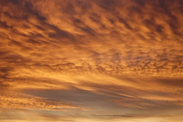 Una Hermosa Vista Baja Las Formaciones Vívidas Nubes Atardecer — Foto de Stock