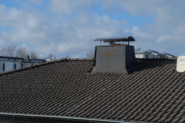 Closeup Shot Grey Bricked Roof Cloudy Blue Sky Background — Stock Photo, Image