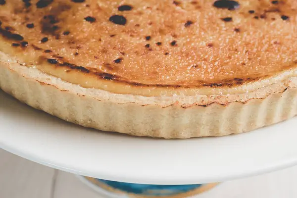 Primer Plano Del Pastel Galletas Marrón Plato Blanco — Foto de Stock