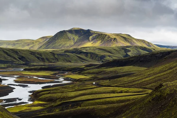 Μια Όμορφη Θέα Ενός Βουνού Στην Περιοχή Highlands Της Ισλανδίας — Φωτογραφία Αρχείου