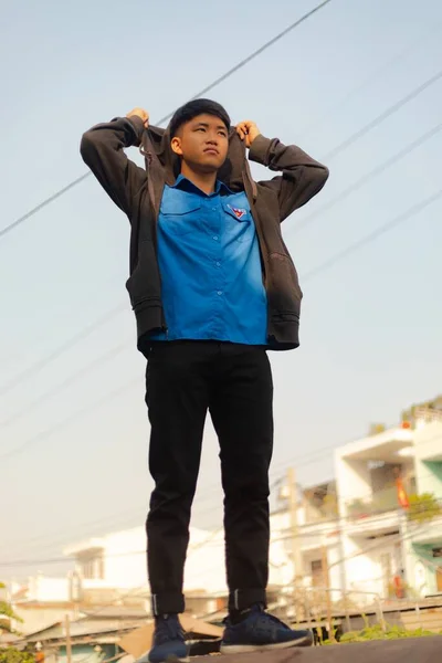 Ein Junger Asiatischer Mann Der Chi Minh Stadt Vietnam Steht — Stockfoto
