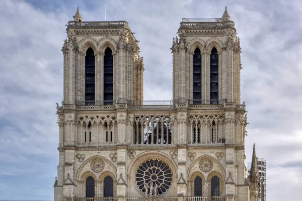 Bellissimo Scatto Una Torre Notre Dame Paris Sette Mesi Dopo — Foto Stock