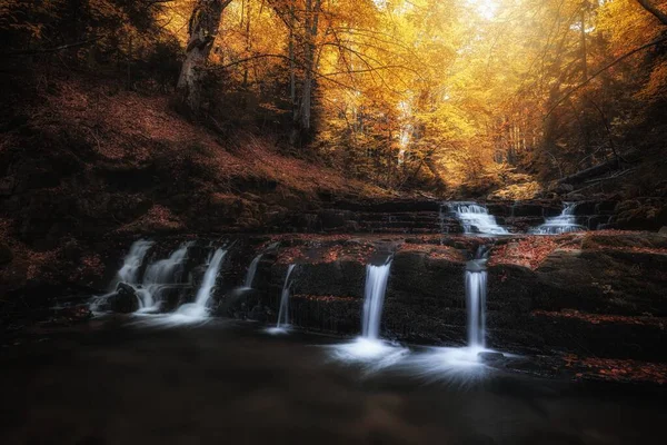 Photos Automne Aux Couleurs Chaudes Chutes Eau Sur Les Rochers — Photo