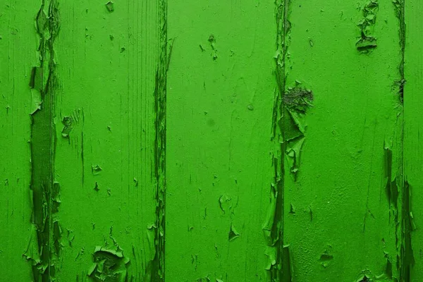 Detailní Záběr Zelené Ošlehanou Dřevěnou Stěnu Oloupanou Barvou — Stock fotografie