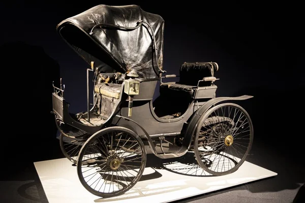 Coche Viejo Panhard Levassor Phaeton Con Fondo Negro — Foto de Stock