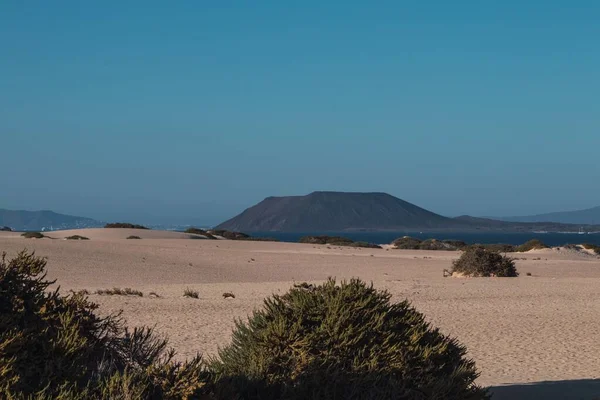 Een Zandlandschap Langs Het Natuurpark Corralejo Fuerteventura Canarische Eilanden Spanje — Stockfoto