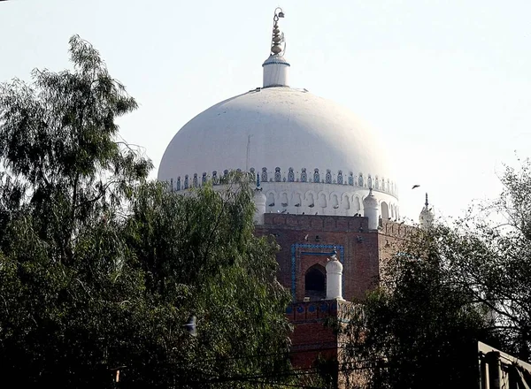 Une Belle Photo Dôme Multan Pakistan Avec Des Arbres Devant — Photo