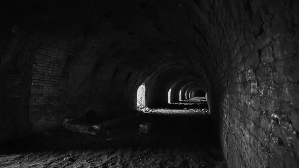 Gråskalebild Smal Tunnel Dagtid — Stockfoto