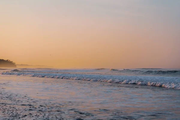 Krásná Scenérie Ostrovní Pláže Při Západu Slunce Ideální Pro Tapety — Stock fotografie