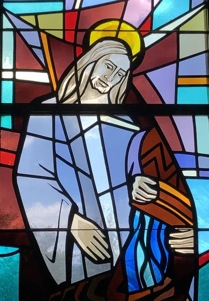 美国新奥尔良斯 2019年8月8日 耶稣将水转化为葡萄酒的玻璃杯图像在罗马圣克雷门特拍摄 — 图库照片
