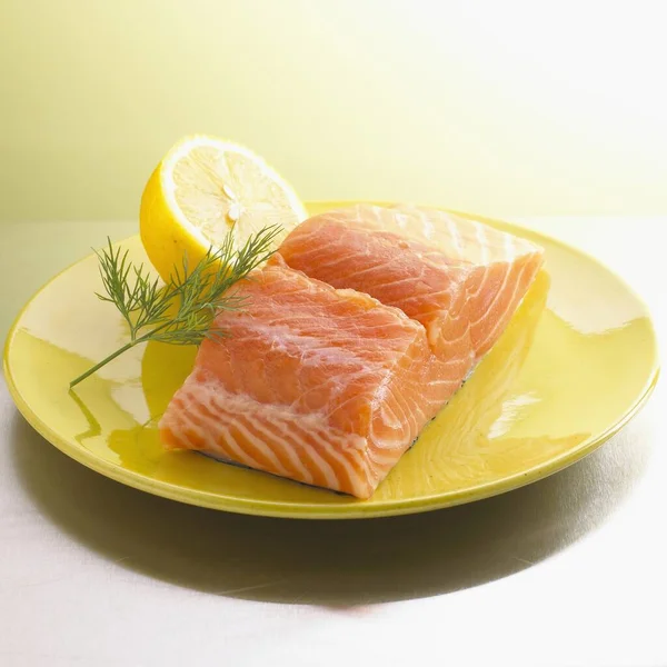 Smoked Salmon Fish Lemon Yellow Plate Table — Stock Photo, Image