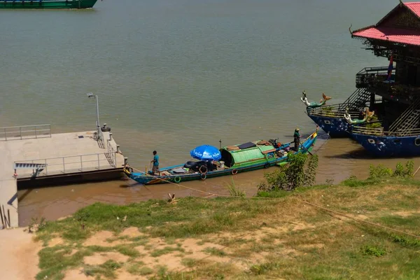 Vietnamese Boat House Moored Bank Mekong River — Stock Photo, Image