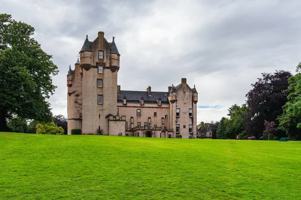 Magnifique Paysage Célèbre Château Fyvie Aberdeenshire Écosse Sous Ciel Nuageux — Photo