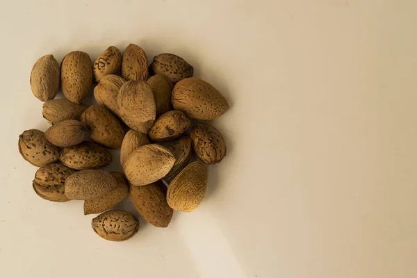 Tembakan Jarak Dekat Dari Banyak Almond Dengan Kerang — Stok Foto