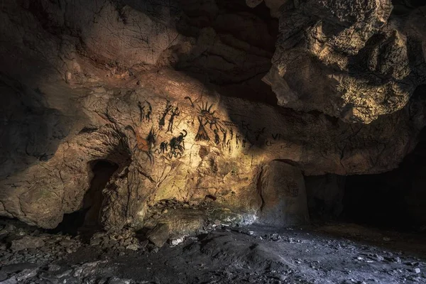 Plan Grotte Intérieur Avec Vieux Dessin Sur Mur — Photo