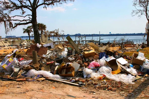 Residuos Del Huracán Katrina Reunido Dejado Playa Cerca Biloxi —  Fotos de Stock