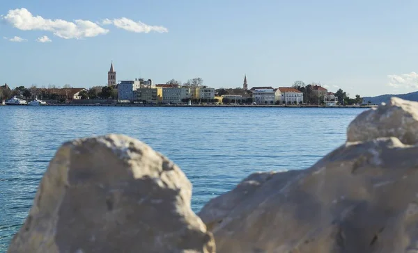 Una Splendida Vista Sul Mare Con Edifici Cittadini Zara Croazia — Foto Stock