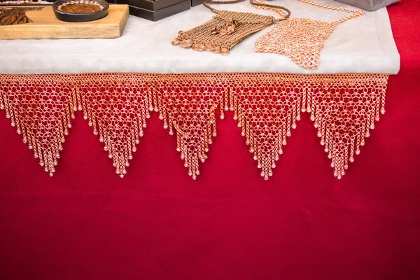 Closeup Shot Table Covered Red Linen Triangular Intricate Designs Handbags — Stock Photo, Image
