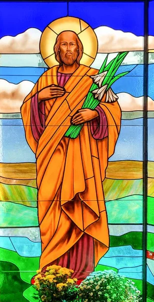 2018年11月11日 圣约瑟号在圣伊丽莎白西顿天主教教堂拍摄的玻璃照片 — 图库照片