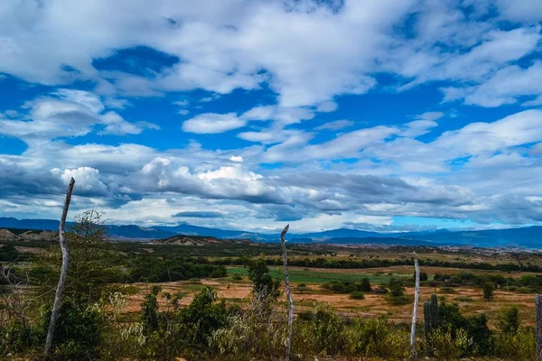 Hermoso Rodaje Cielo Azul Nublado Sobre Valle Desierto Tatacoa Colombia — Foto de Stock