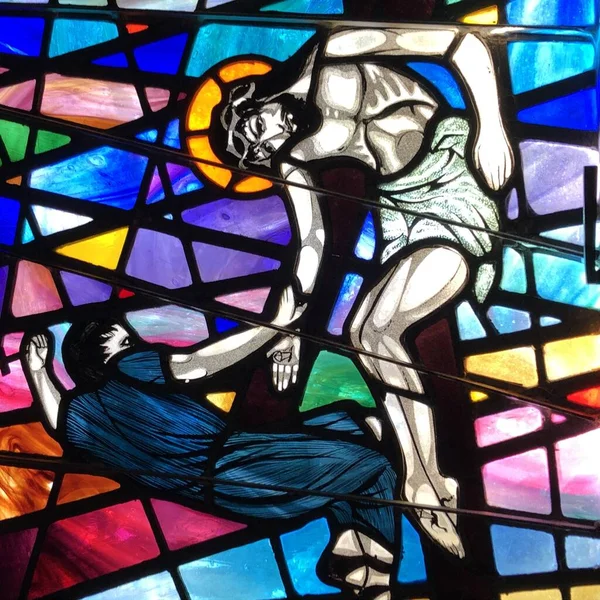 Ocean Springs 2019年8月9日 十字架につけられたイエスのステンドグラスのイメージ 聖アルフォンス教会で撮影 — ストック写真