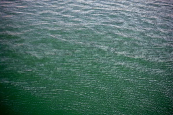 Eine Aufnahme Des Schönen Meerwassers Aus Dem Hochwinkel Bei Tag — Stockfoto