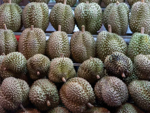 Eine Nahaufnahme Von Durianen Einem Regal Auf Dem Markt Perfekt — Stockfoto