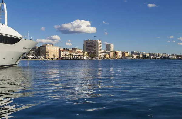 Uma Bela Vista Mar Com Edifícios Cidade Zadar Croácia Com — Fotografia de Stock